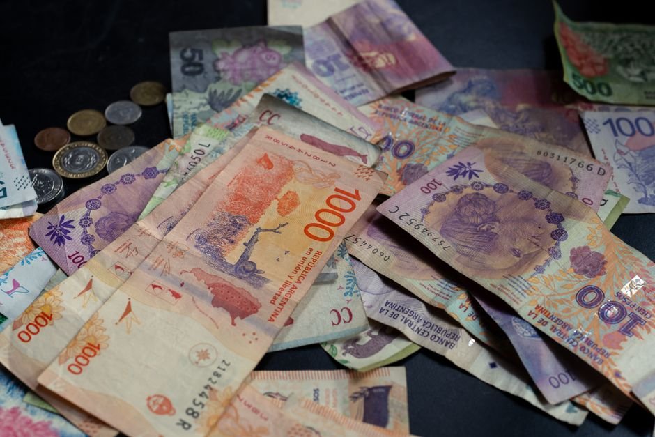 Jaque a los ahorros: desplome bursátil mientras Milei celebra números ajenos